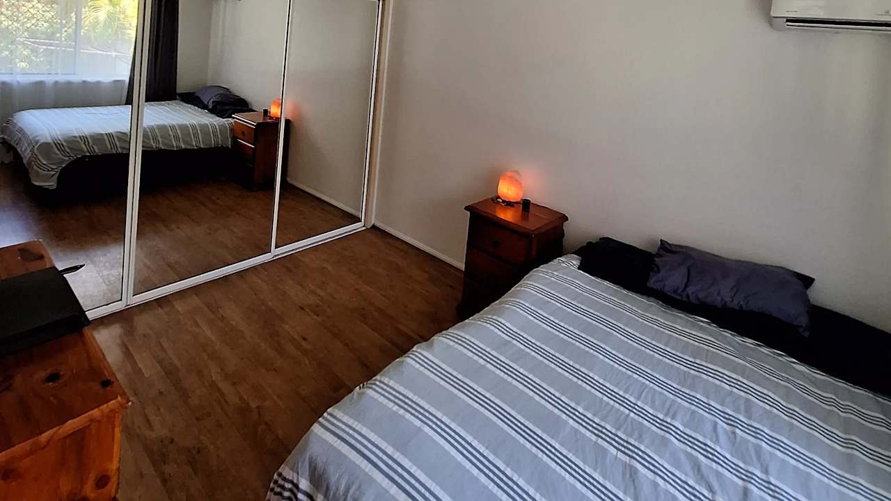 Room in a share house