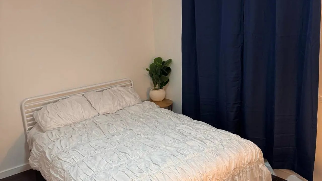 Furnished room in a share house