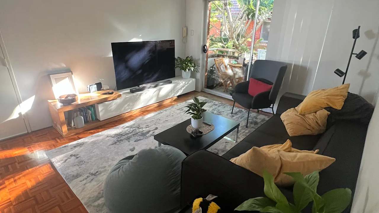Unfurnished room in a flatshare