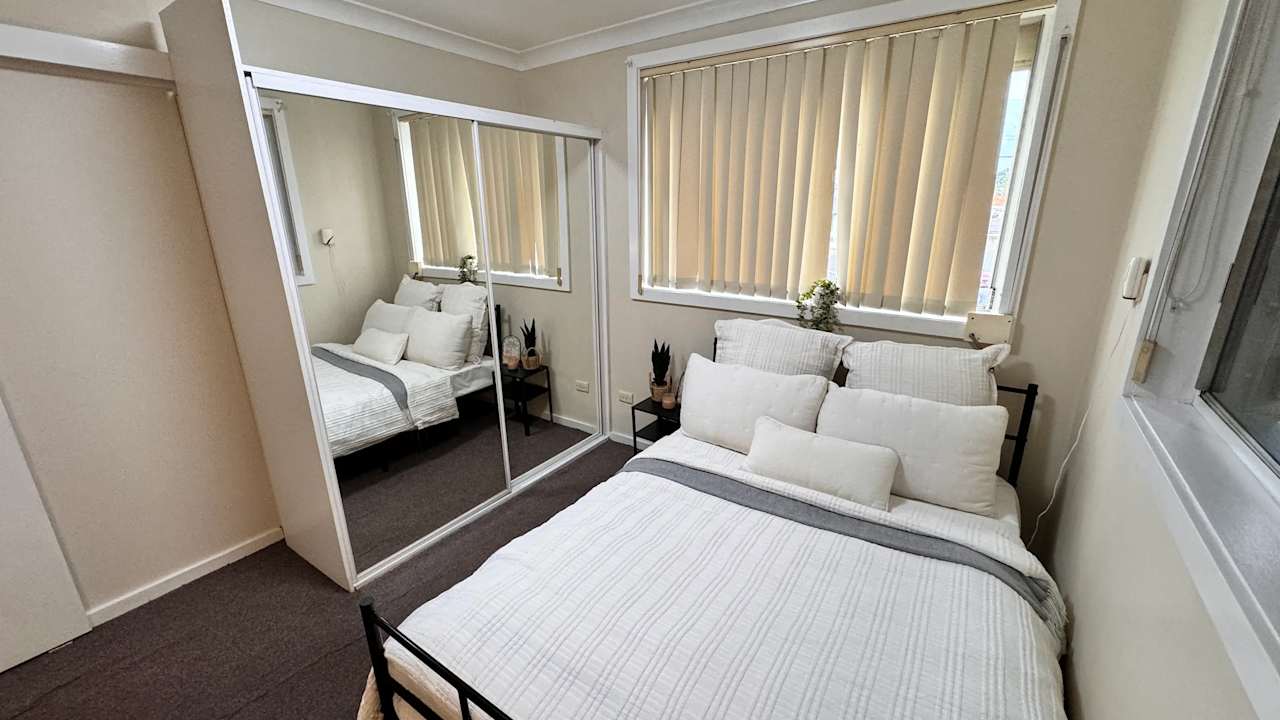 Furnished room in a flatshare