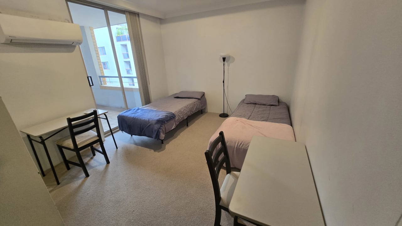 Furnished room in a flatshare