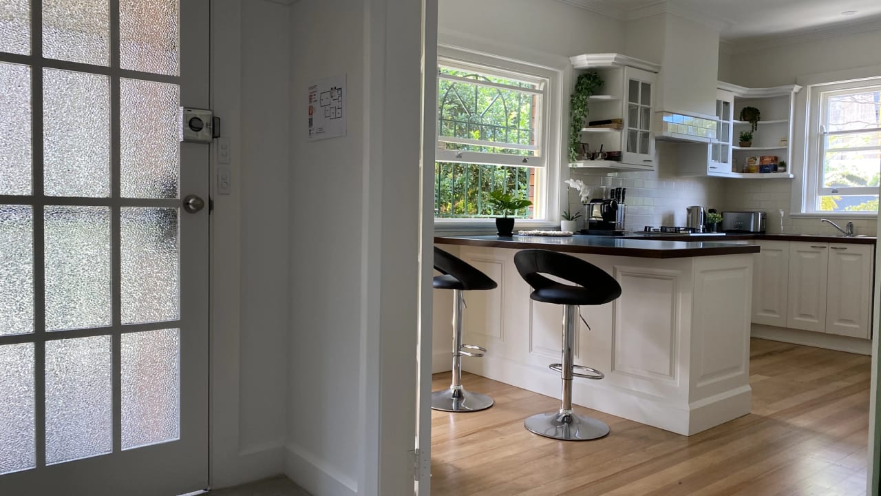 Furnished room in a flatshare