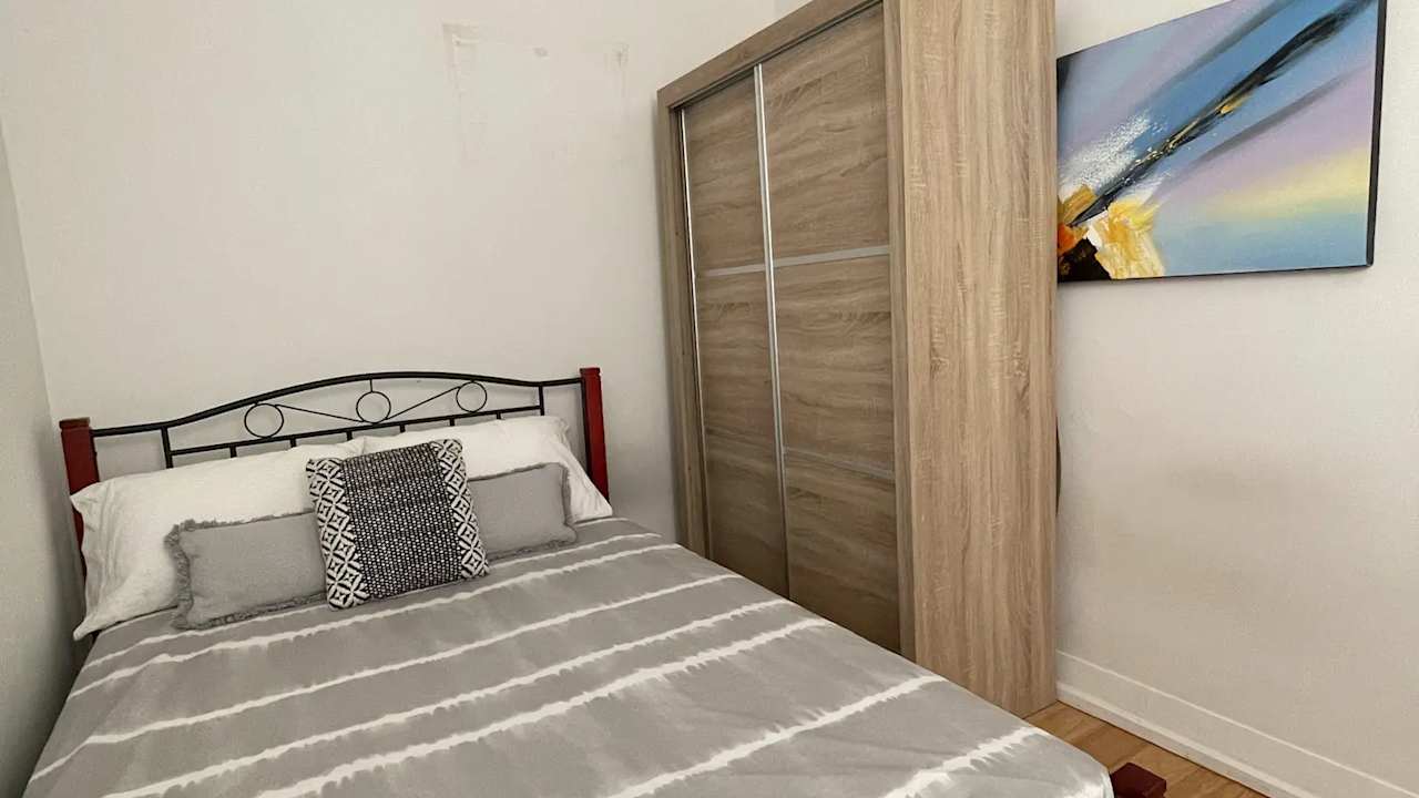 Furnished room in a flatshare