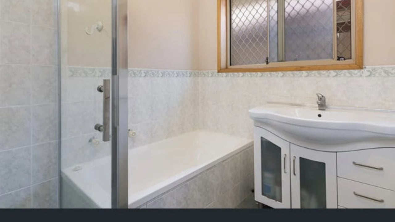 Room in a share house