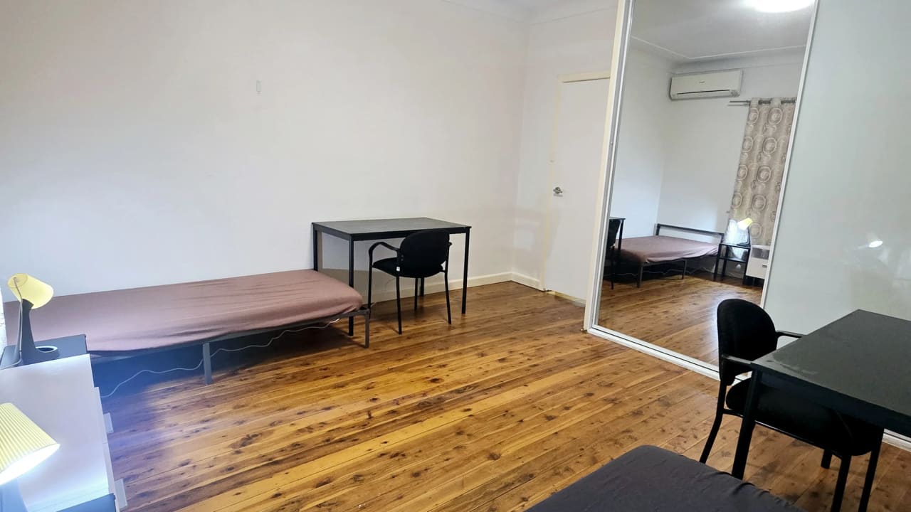 Furnished room in a share house