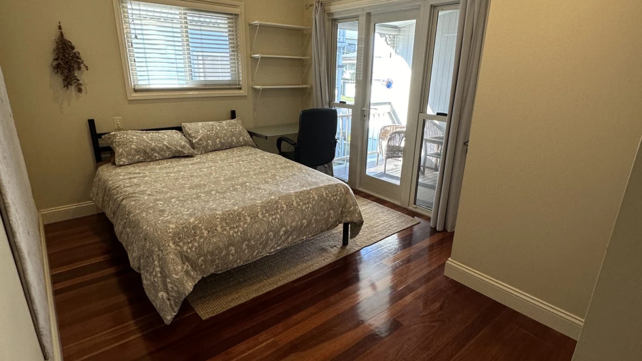Furnished room in a share house