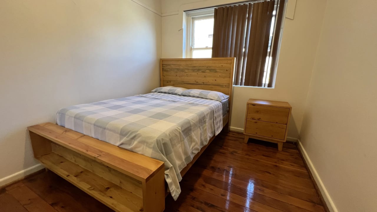 Furnished room in a flatshare