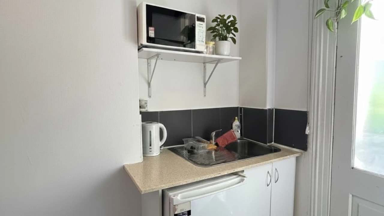 Furnished room in a flatshare