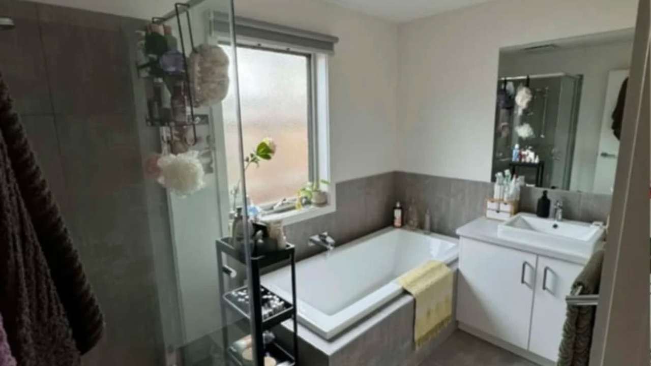 Unfurnished room in a share house