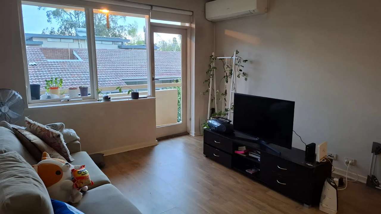 Unfurnished room in a flatshare