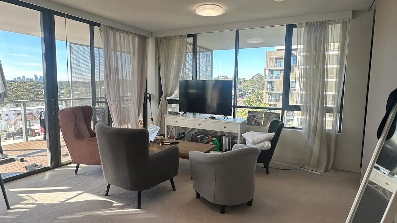Furnished room in a flatshare