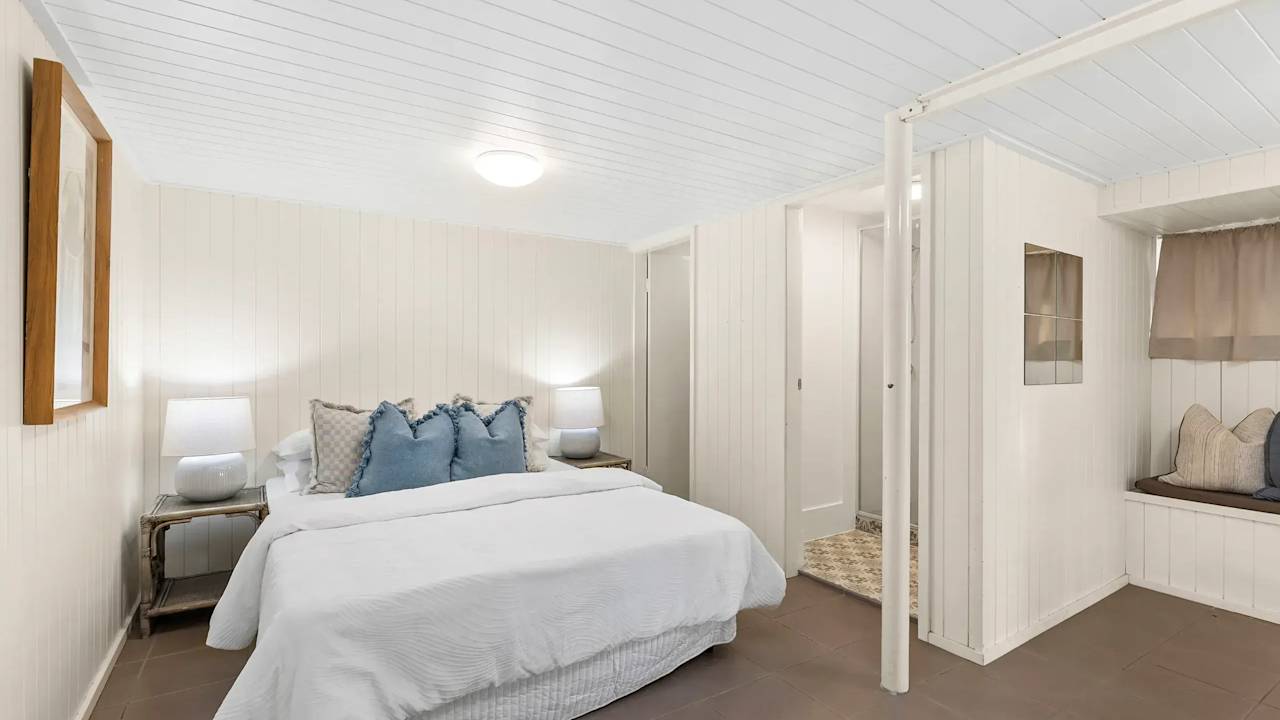 Furnished room with own bathroom