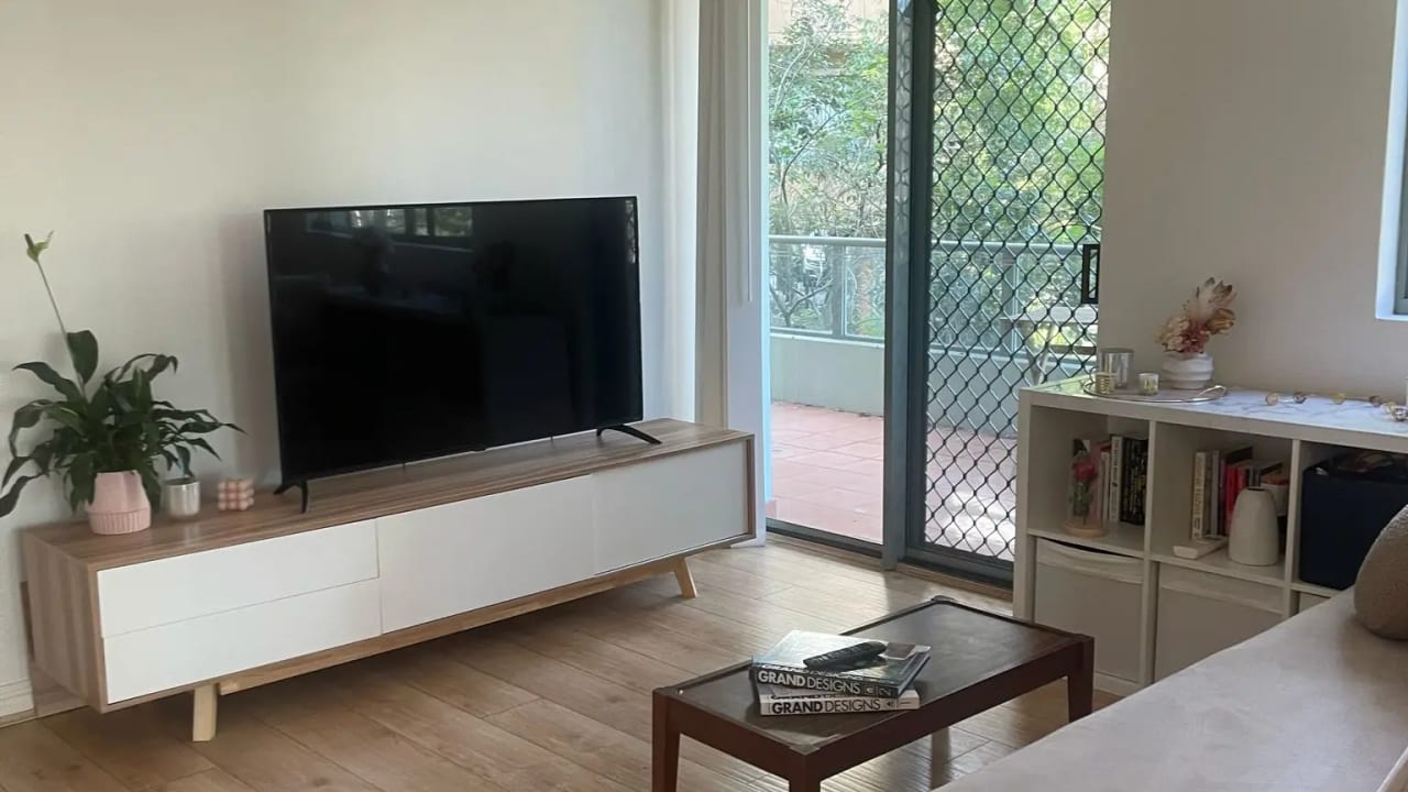 Unfurnished room in a flatshare