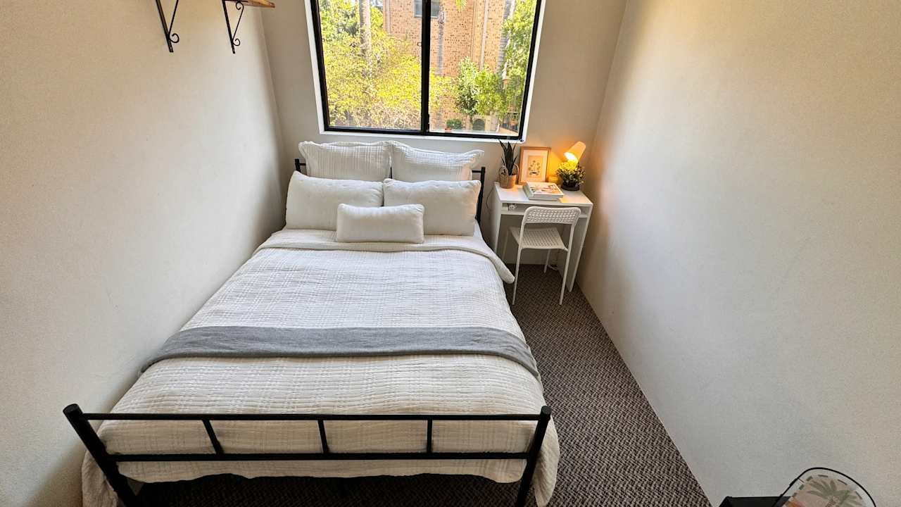 Furnished room in a share house