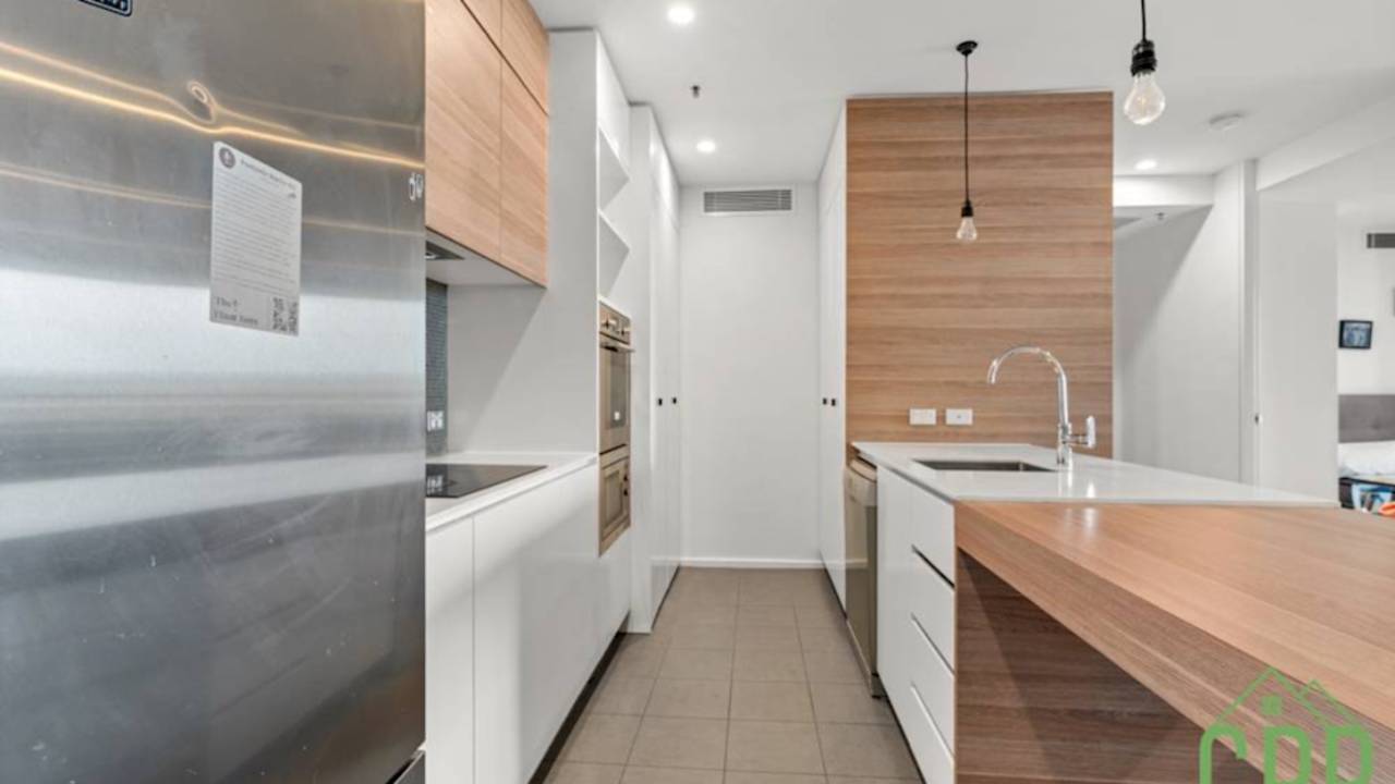 Furnished room with ensuite in a flatshare