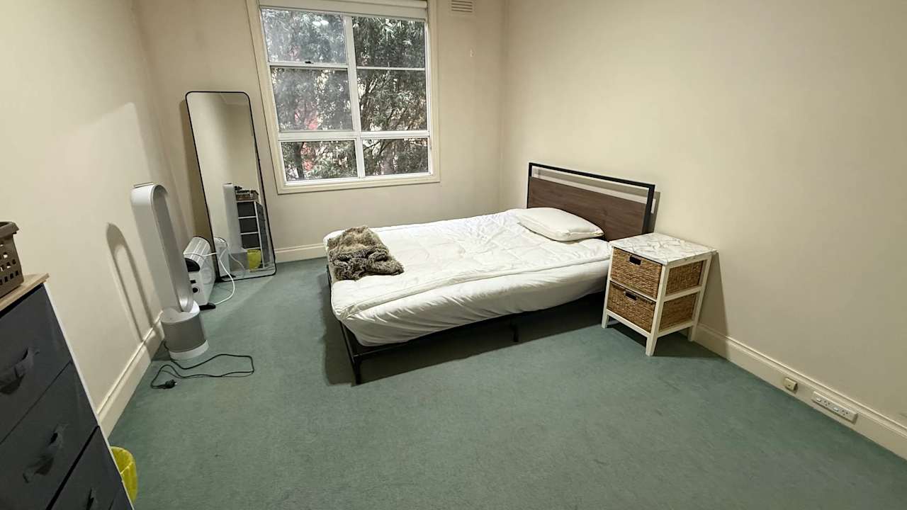 Furnished room in a flatshare