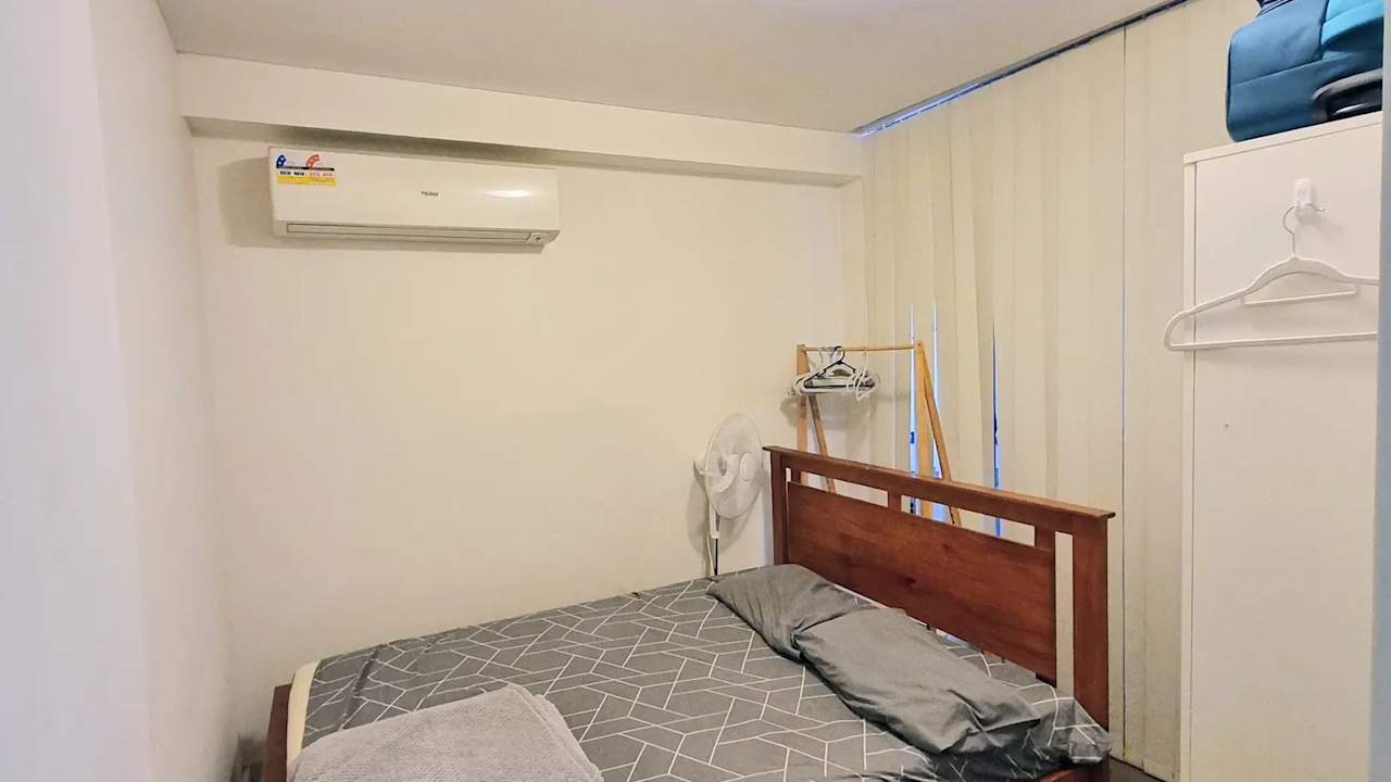 Furnished room in a flatshare