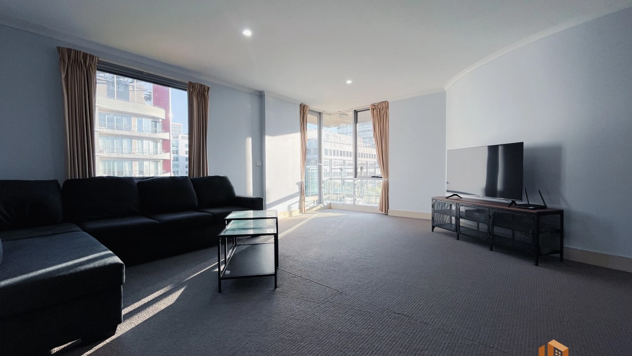 Furnished room with ensuite in a flatshare