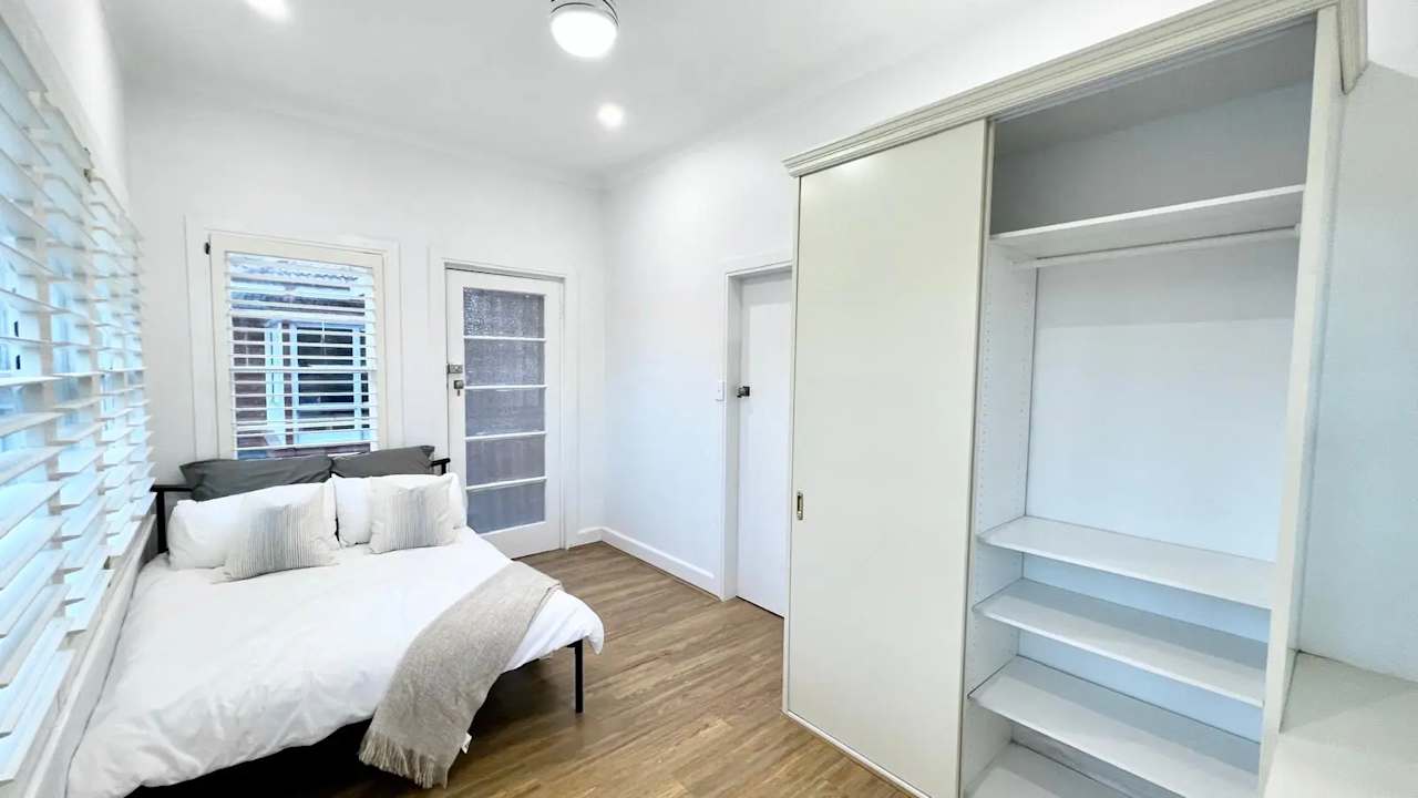 Room in a share house