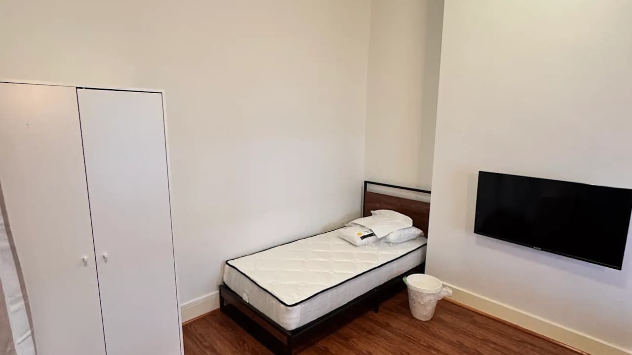 Furnished room in a share house