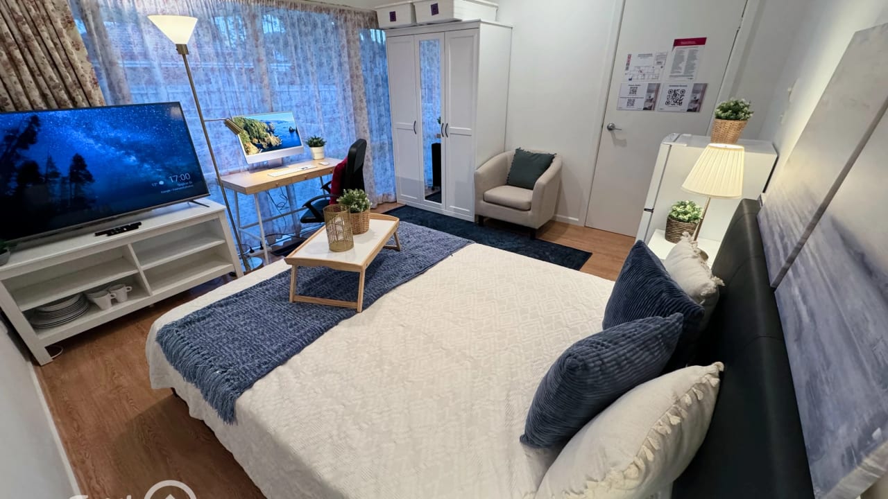 Furnished room in a share house