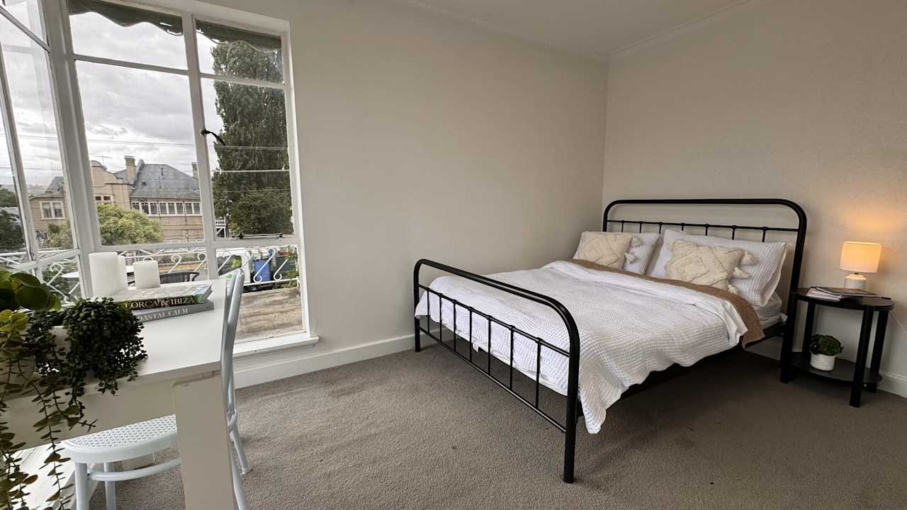 Furnished room in a share house