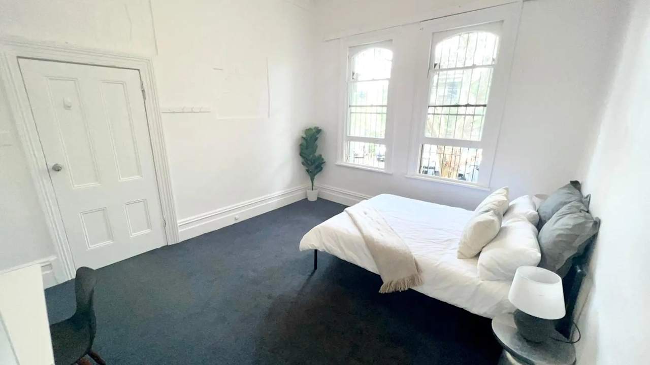 Room in a share house