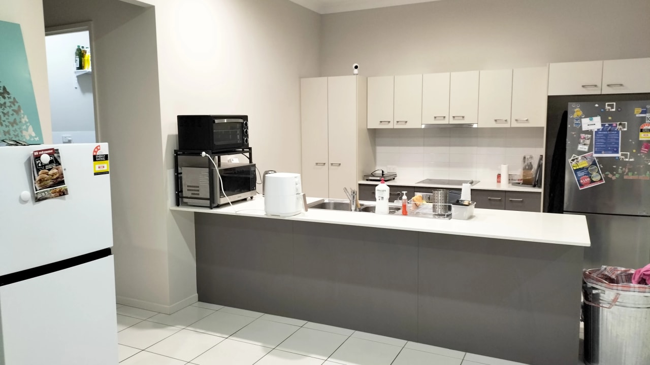 Room in a share house