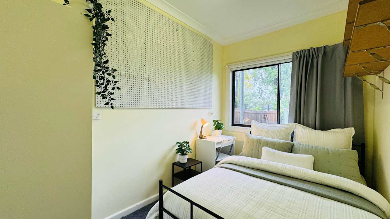 Furnished room in a flatshare