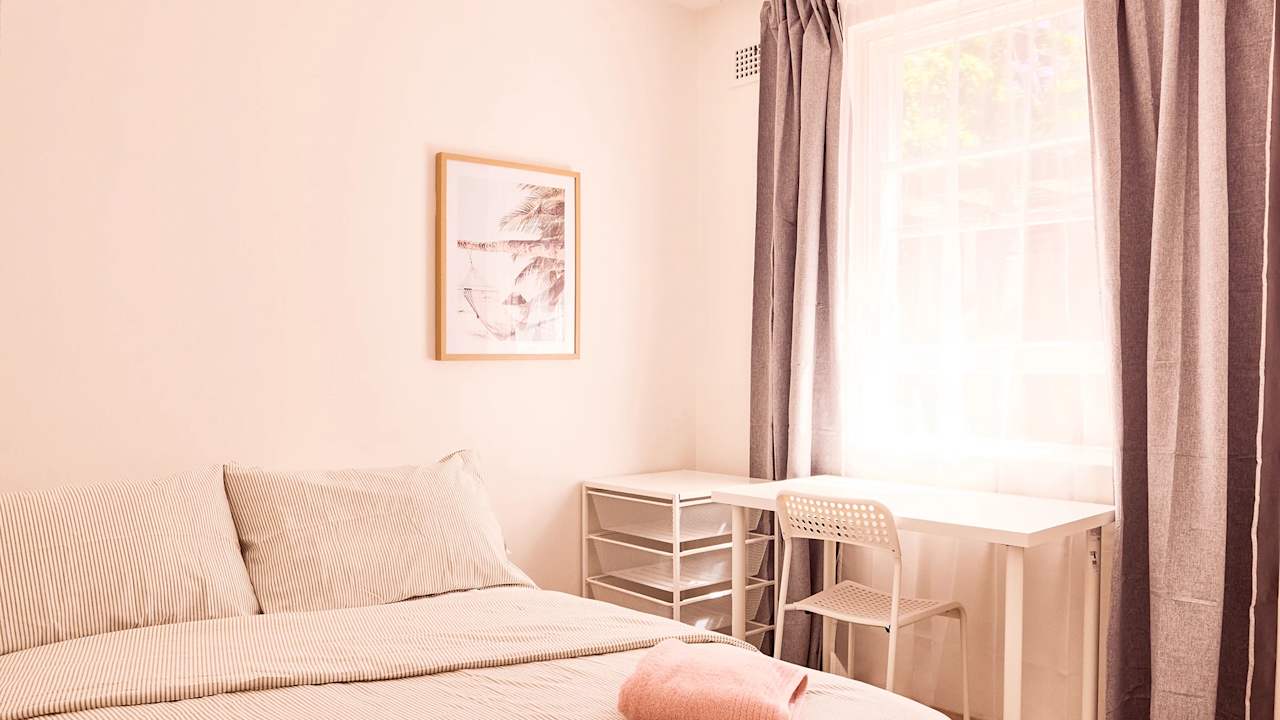 Furnished room in a flatshare