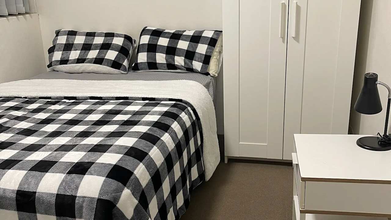 Furnished room with own bathroom