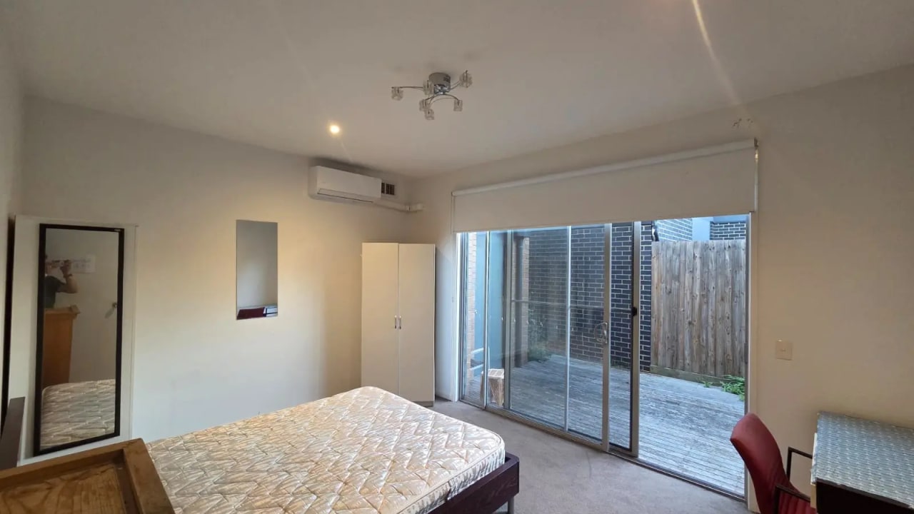Furnished room in a share house