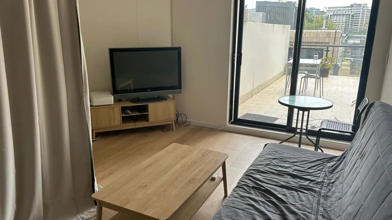 Furnished room in a flatshare