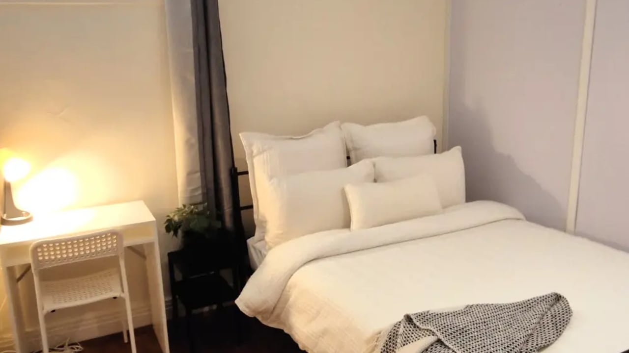 Furnished room in a share house