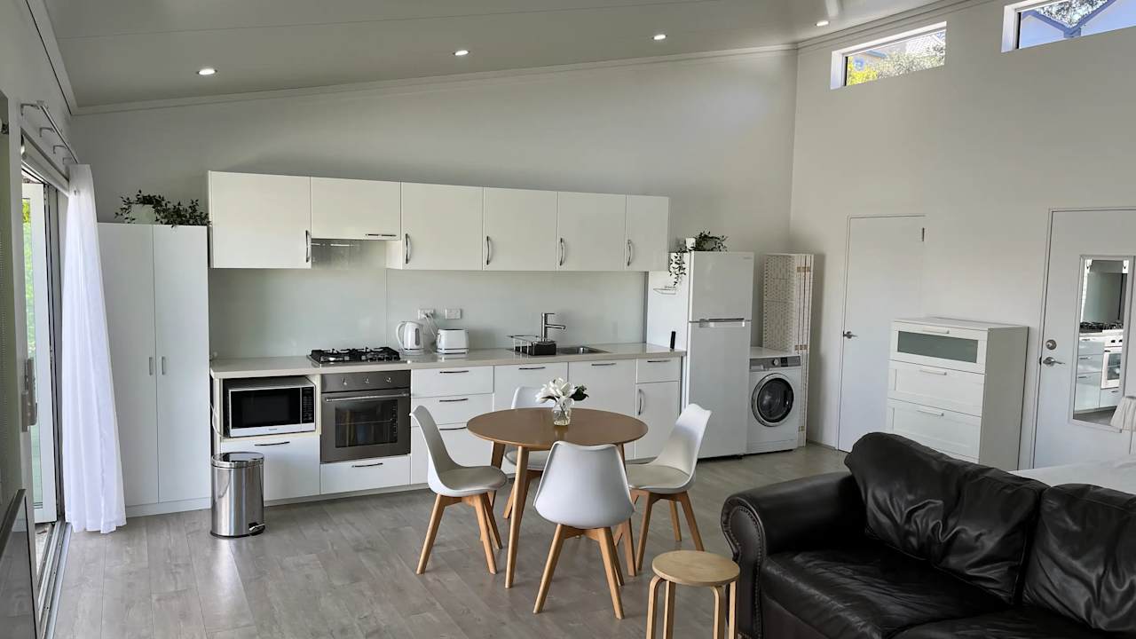 Whole property with 1 room for rent