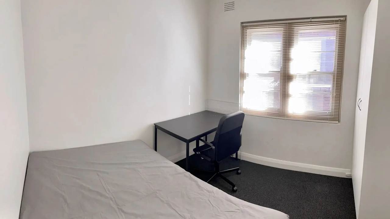 Furnished room in a flatshare
