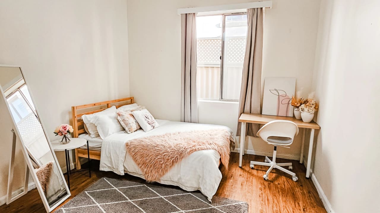 Furnished room in a share house