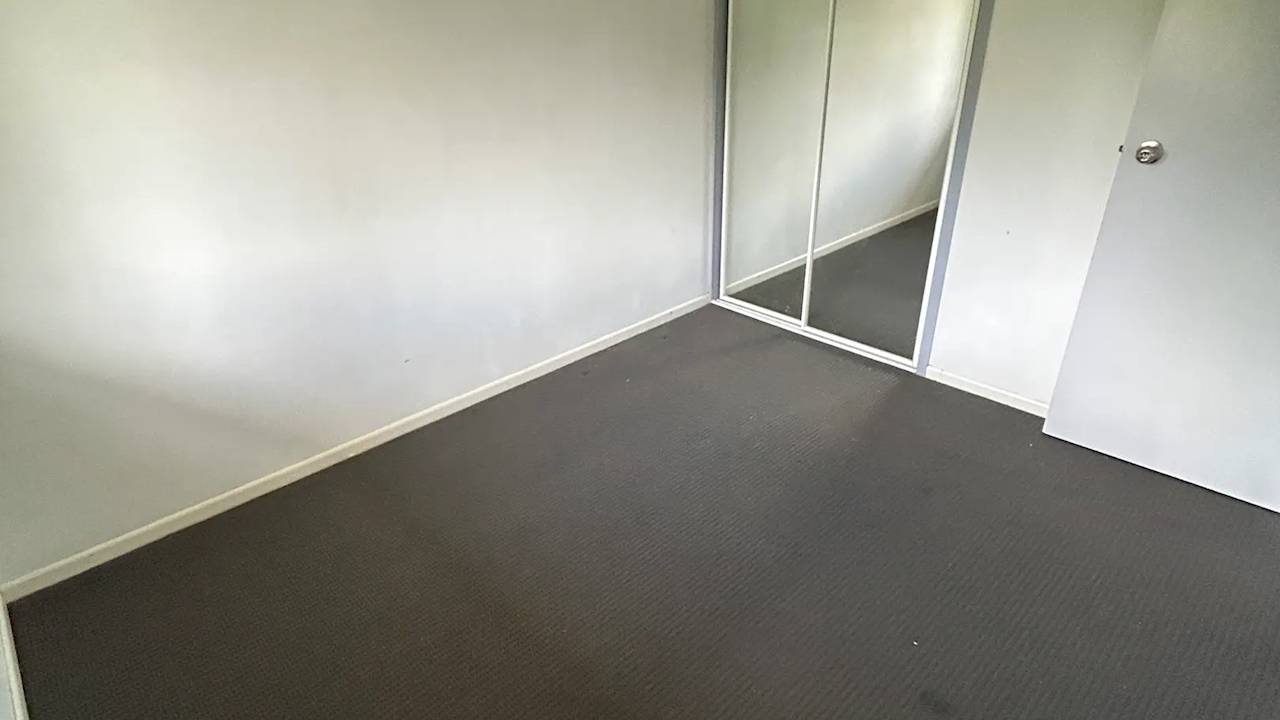 Unfurnished room in a flatshare