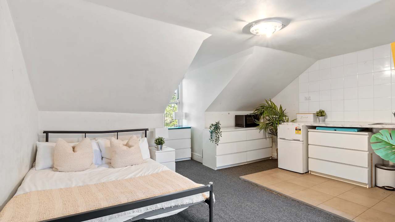 Furnished room studio flat for rent