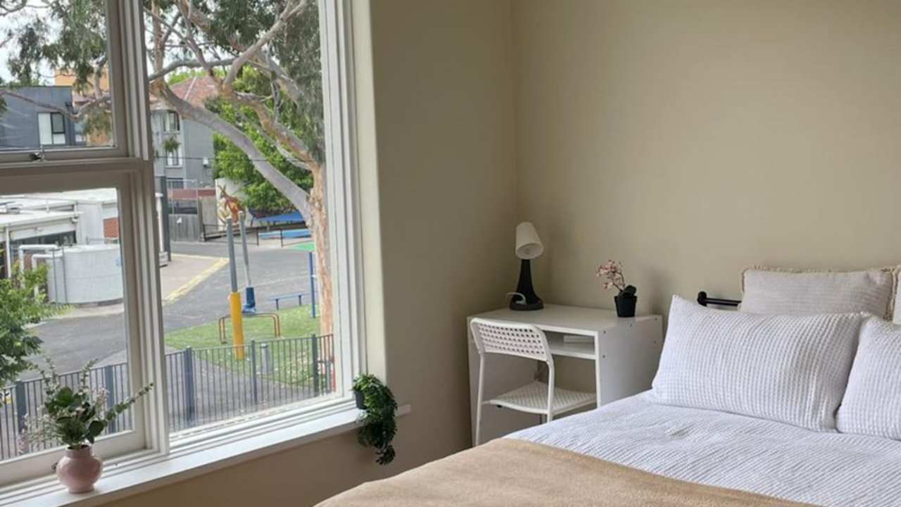 Furnished room in a flatshare