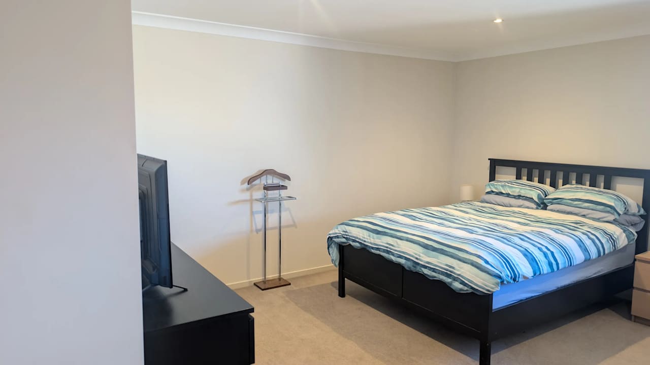 Unfurnished room in a flatshare
