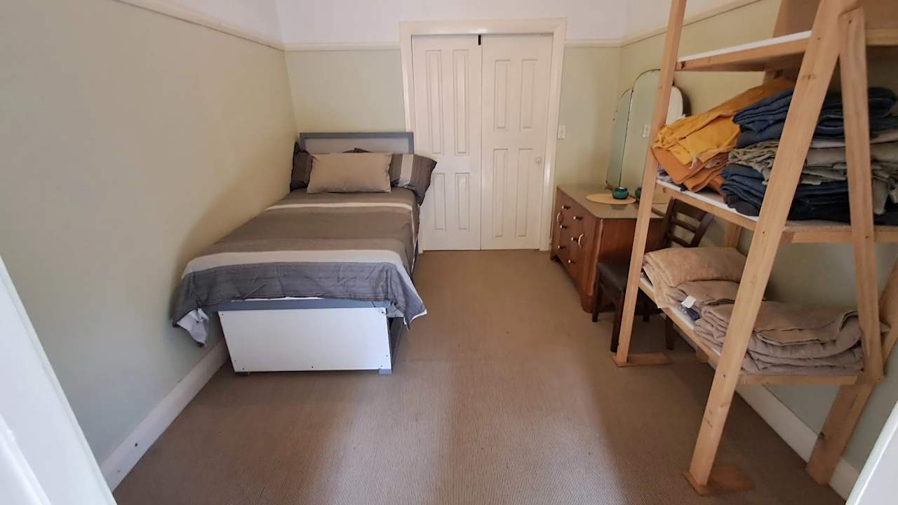 Room in a share house