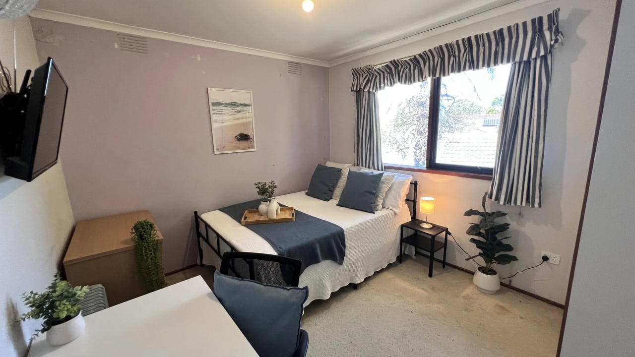 Furnished room in a share house