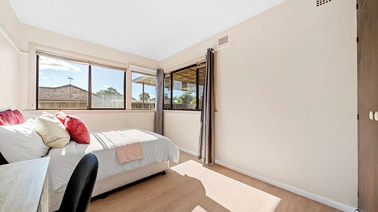 Room in a share house