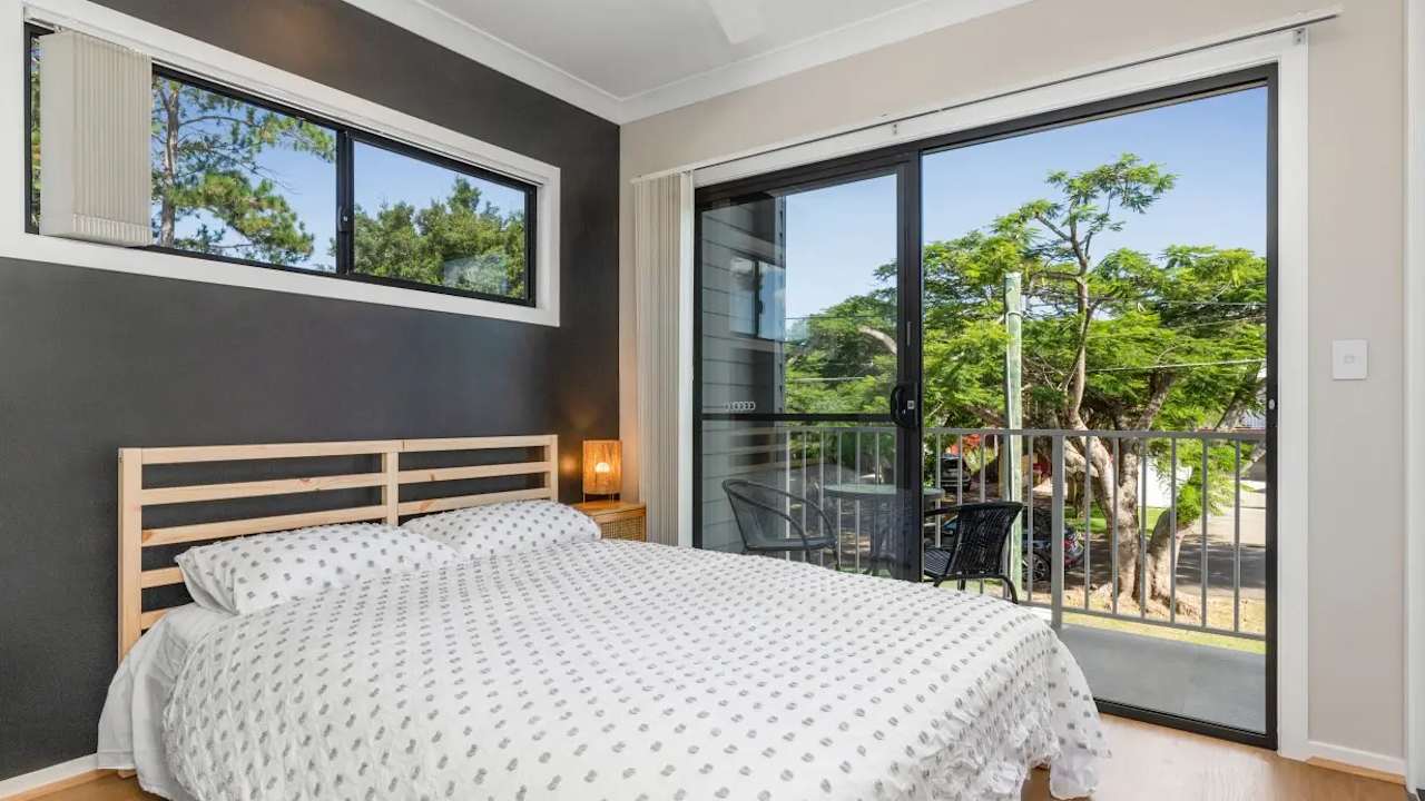 Whole property with 1 room for rent