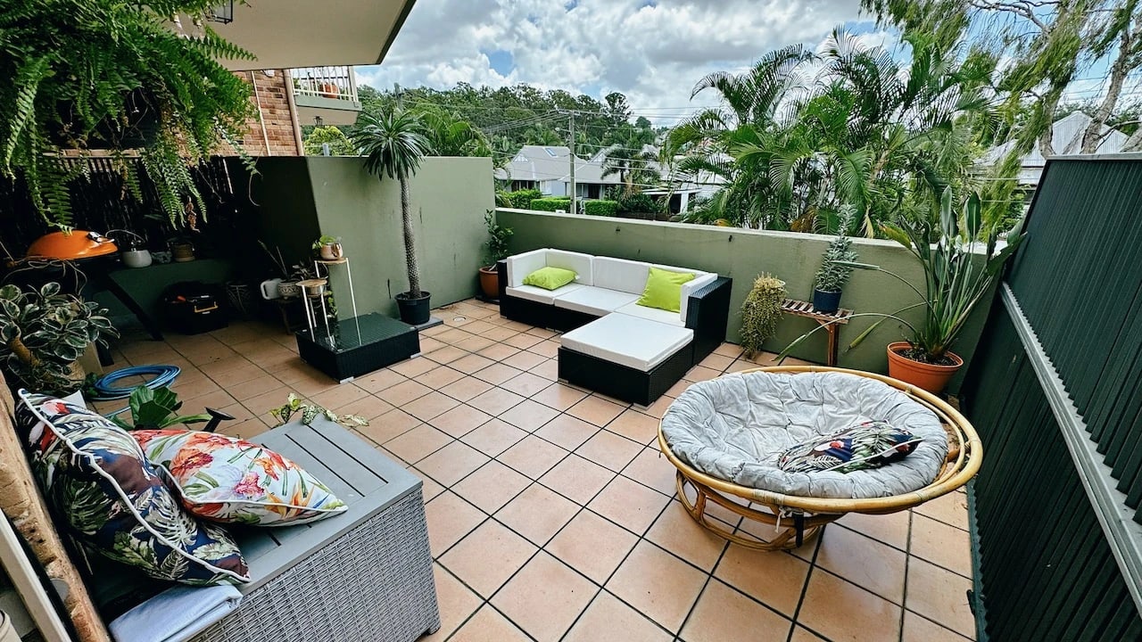 Unfurnished room with own bathroom