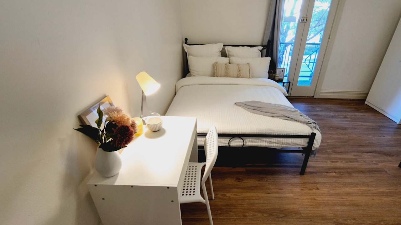 Furnished room in a flatshare