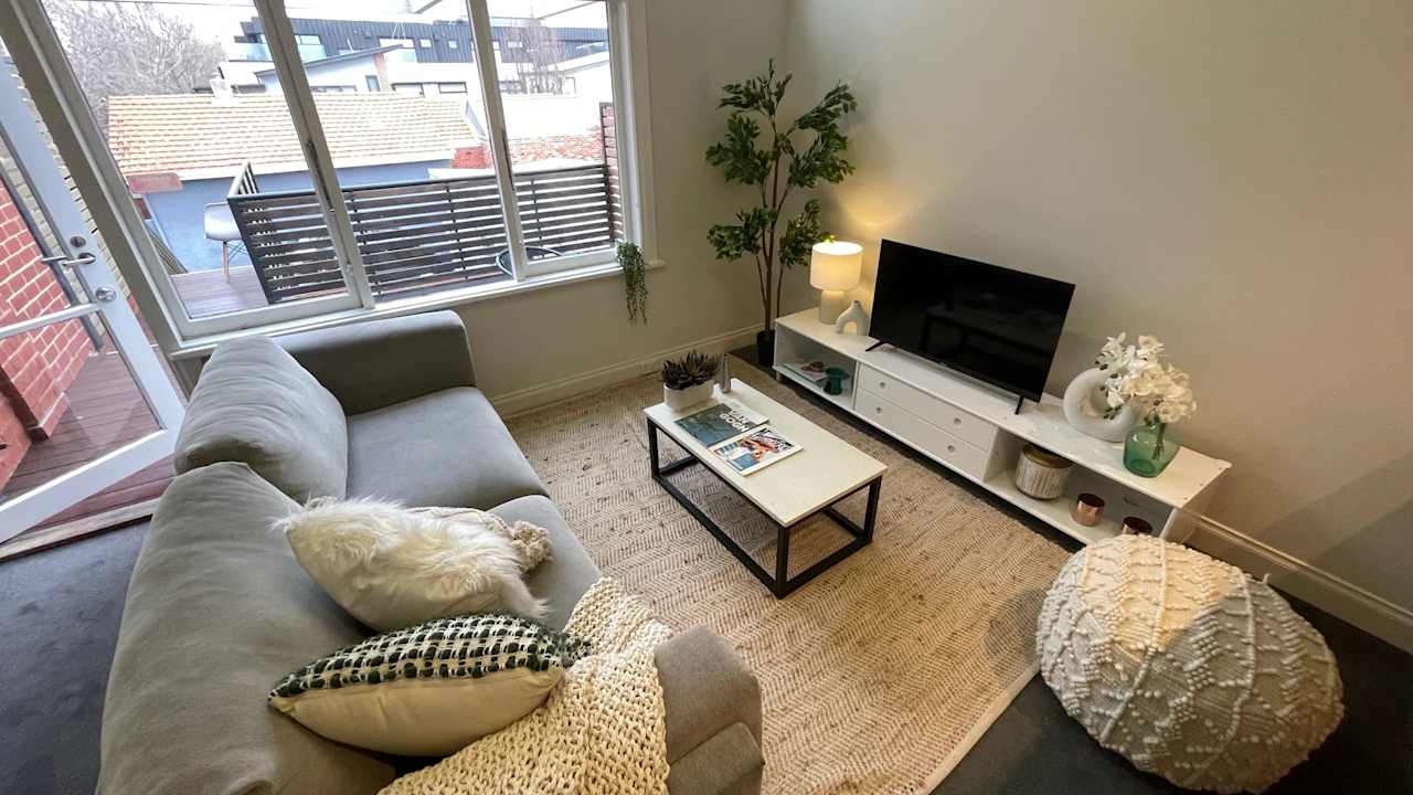 Furnished room in a flatshare