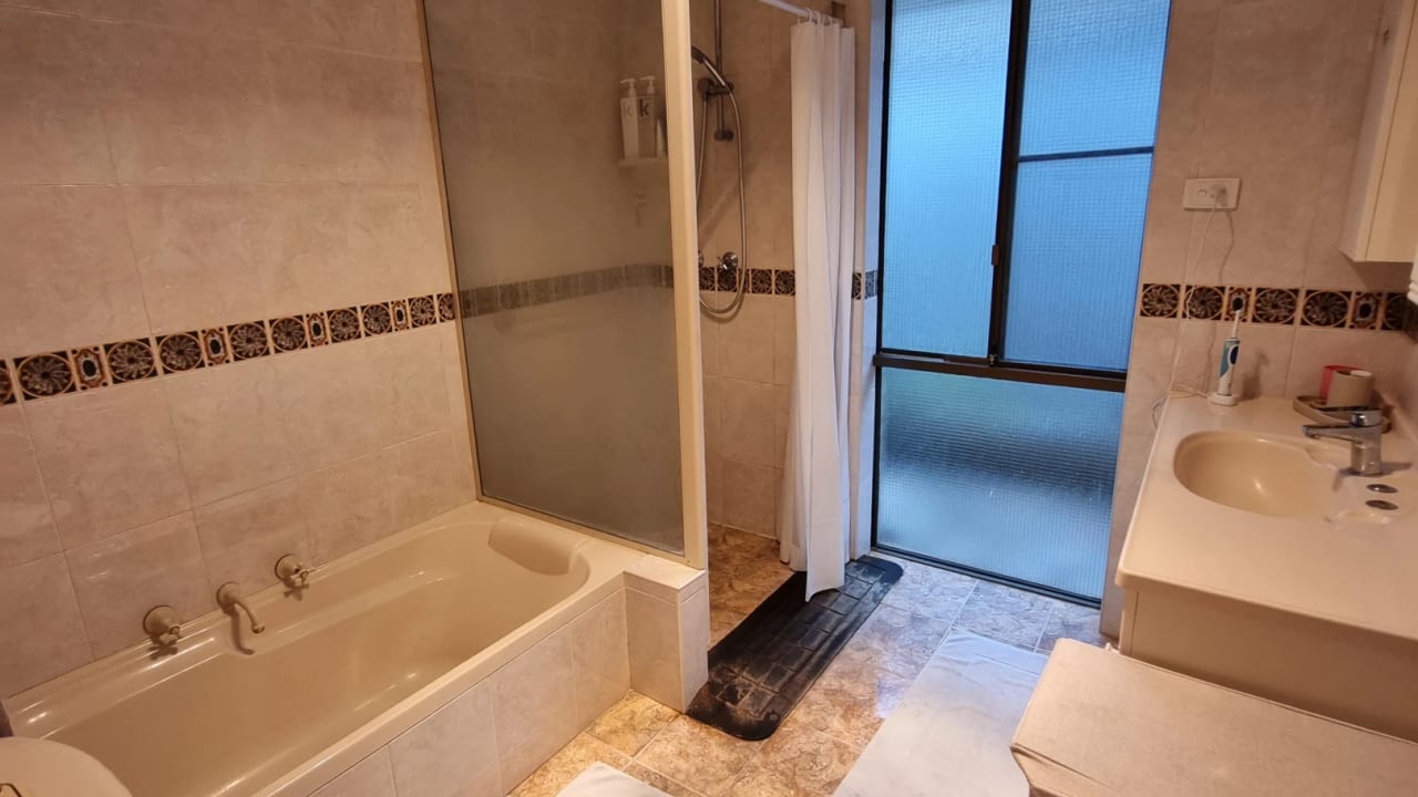 Room in a share house