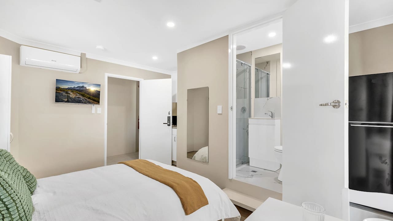 Furnished room with own bathroom